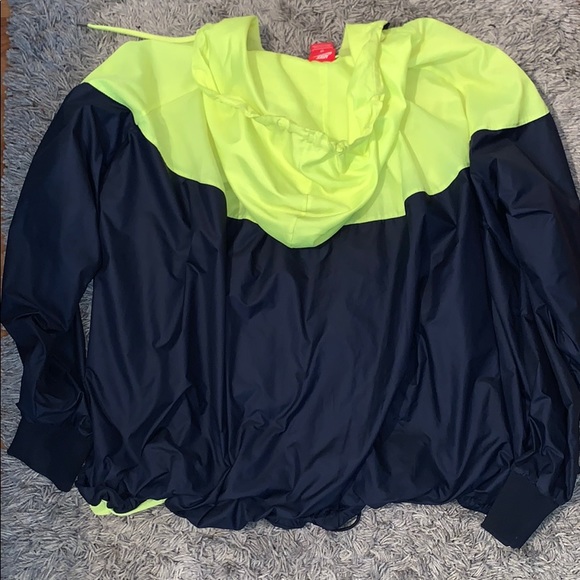 Nike windbreaker/raincoat - Picture 3 of 3